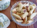 Calzoncelli lucani con ripieno di ricotta, dolcetti fragranti pronti per essere gustati.
