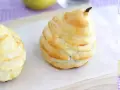 Dolcetti di sfoglia a forma di pera, perfetti con un coulis di pere.
