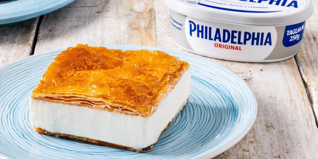 Dolce con pasta fillo cottura al forno e crema Philadelphia, croccante fuori e morbido dentro.