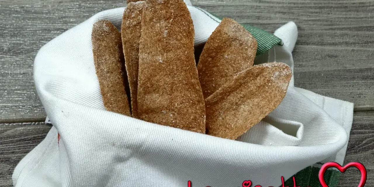 Bastoncini di pane azzimo integrale, perfetti per una ricetta sana e gustosa.