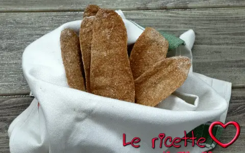 Bastoncini di pane azzimo integrale, perfetti per una ricetta sana e gustosa.