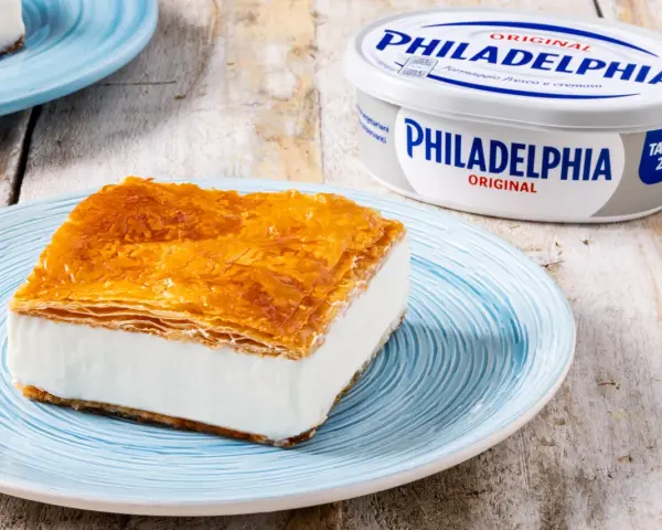 Dolce con pasta fillo cottura al forno e crema Philadelphia, croccante fuori e morbido dentro.