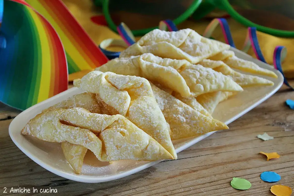 Chrusty croccanti, un dolce perfetto per Carnevale. Segui il chrusty przepis per un risultato goloso!